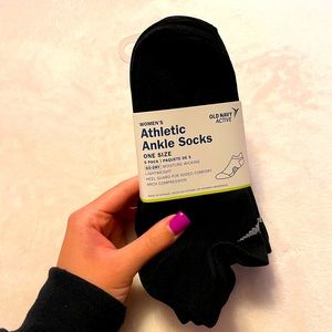 NWT Athletic Socks- 5prs.